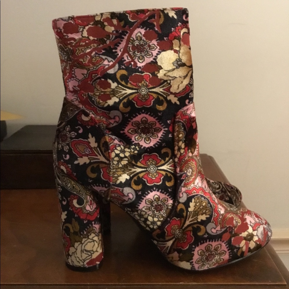 Floral paisley velvet hippie boho boots NEW